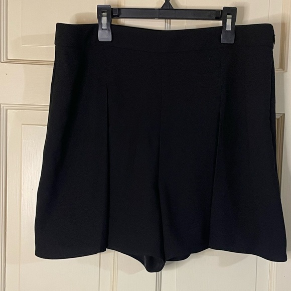 J. Crew Women’s Pleated Short In 365 Crepe Black Size 12 Office Night Out Casual - Picture 9 of 9